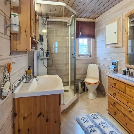 4 Bedroom Stunning In Voringsfoss Vakantiehuis Garden
